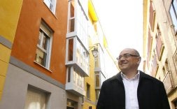 El equipo del ex consejero Javier Madrazo cree que sus sucesores en el área de Vivienda pueden acometer objetivos ambiciosos. /JESÚS ANDRADE/