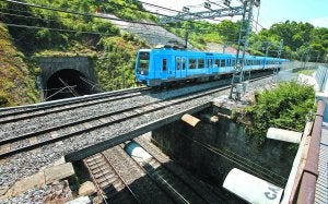El intercambiador de Riberas se construirá sobre las vías de Euskotren en el paseo Zorroaga. /LOBO ALTUNA/