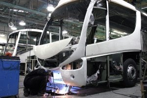Línea de montaje de la planta de Irizar en Ormaiztegi, que hasta ahora sólo ensamblaba la carrocería. /MIKEL FRAILE/