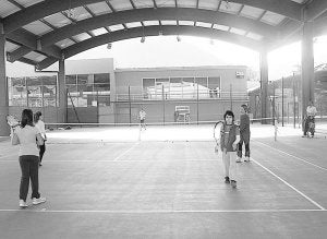 La Escuela de Tenis continúa con gran éxito
