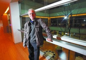 Carlos Corral, ingeniero de caminos, en Ficoba, donde se reúne la Mesa de Movilidad. :: DE LA HERA/