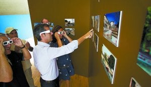 Algunas de las fotografías están en tres dimensiones y se deben mirar con gafas especiales. ::
DE LA HERA/