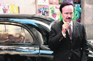 Persona y personaje. El auténtico Vázquez en 1990 y Santiago Segura en el filme./