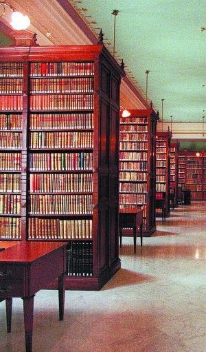 Imagen de una de las bibliotecas de la Real Academia Española. ::
EFE/