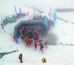 Altitoy 2011. La niebla, protagonista el domingo en la fiesta del esquí de montaña. ::
JUAN MANUEL SOTILLOS/