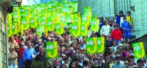 Nik, J. Familiares y amigos de Jokin Ceberio eligieron este símbolo para honrar su memoria en las calles de Hondarribia. :: F. DE LA HERA/