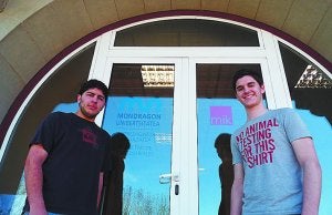 Andoni e Igor son miembros de la asociación Mugi Hadi. ::
F. DE LA
HERA/