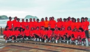 Chicas deportistas. Grupo de atletas féminas que entrenan dos veces por semana a las órdenes de Txumai Fernández. ::
PORTULARRUME/
