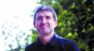 Sonriente. Olabe tendrá la difícil misión de llevar al conjunto irundarra de vuelta a Segunda. :: DV/