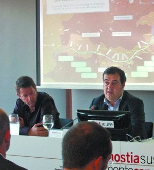 Cursos de verano. Ernesto Gasco, ayer en Donostia. :: MICHELENA/