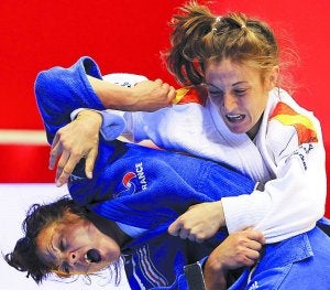 Triunfo. Oiana Blanco, en pleno esfuerzo. ::
REUTERS/