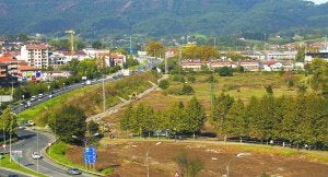 Un espacio verde en renovación. Una vez finalicen las obras, la superficie contará con nuevos caminos peatonales y ciclables. :: F. DE LA HERA/