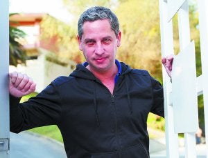 Guillermo Martínez, en el DIPC de Donostia, donde tienen lugar las sesiones matinales del encuentro 'Mestizajes'. ::
MIKEL FRAILE/