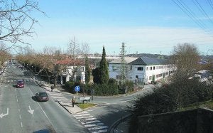 Doman. Actual edificio de la empresa, en la entrada del ámbito Iparralde-Gal. :: F. DE LA HERA/