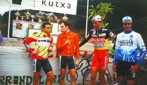 Selectivo. En la prueba que se celebró en 1993 se puede ver antes de subir al podio a Herijgers, Richard Groendaal, De Bie y Paco Plá. :: DV/
