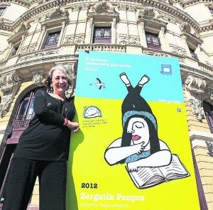 Arantxa Urretabizkaia, atzo Bilboko Arriaga ondoan. ::
LOBO ALTUNA/