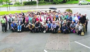 Miembros de la Asociación Artística de Eibar en la visita que han realizado a Bayona./