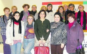 Eraldatzen. Algunas de las mujeres que acuden regularmente al ciclo que finaliza esta semana. :: FDAM/