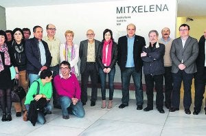 Aurkezpenean elkartu ziren hainbat ordezkari. ::
I.E./