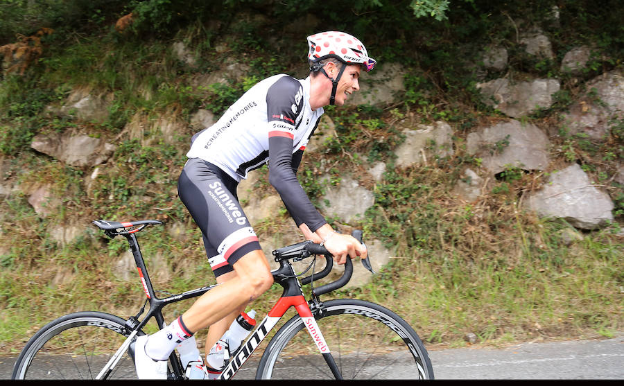 Los ciclistas ya calientan motores