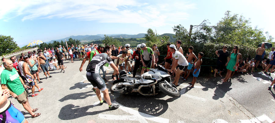 El público vibra con la carrera