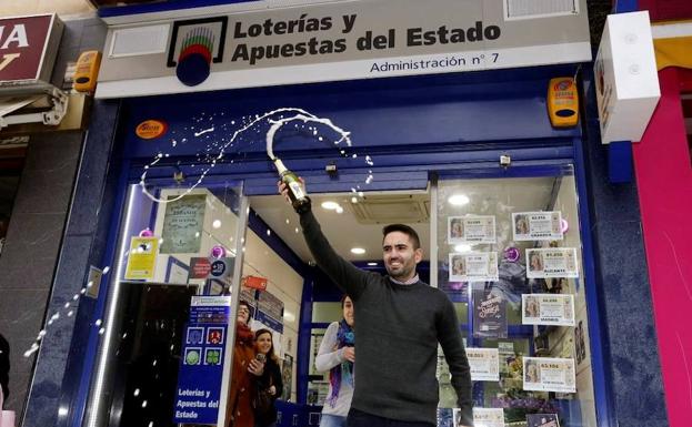 El segundo premio sonríe a Almansa con el número 21015