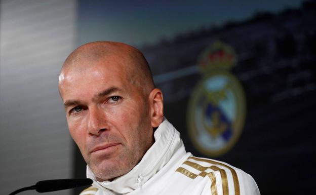 Zidane atiende a los medios en Valdebebas./EFE