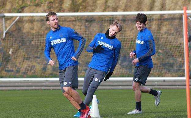 Monreal, Odegaard y Elustondo entrenan el pasado lunes en el Z2./Lusa