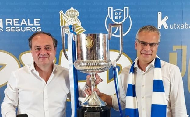 Aperribay y Díaz, con la Copa.