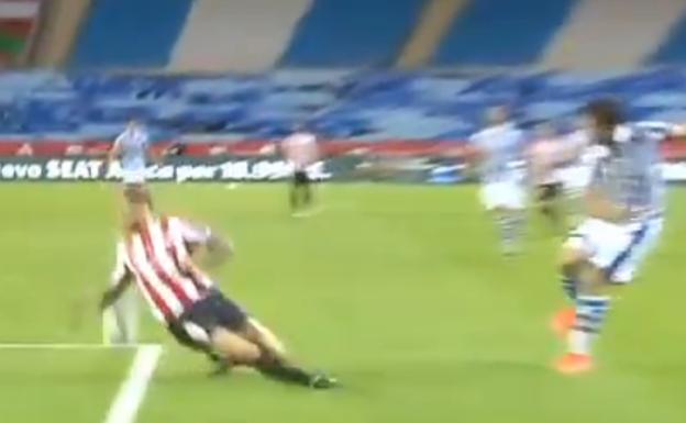 Real Sociedad: La mano de Iñigo Martínez estaba dentro del área