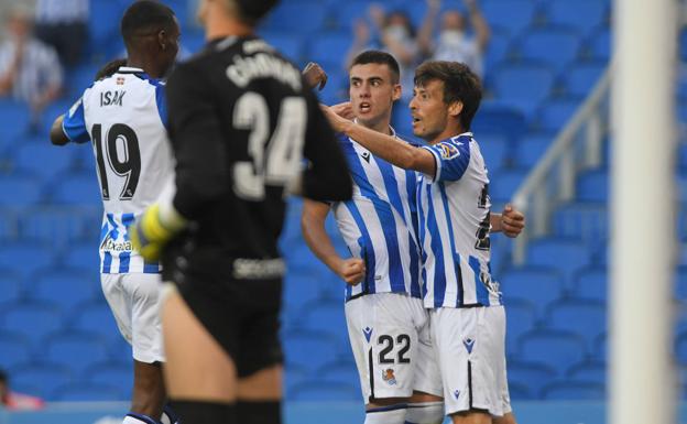 Barrenetxea celebra su gol junto a Silva e Isak. /José Mari López