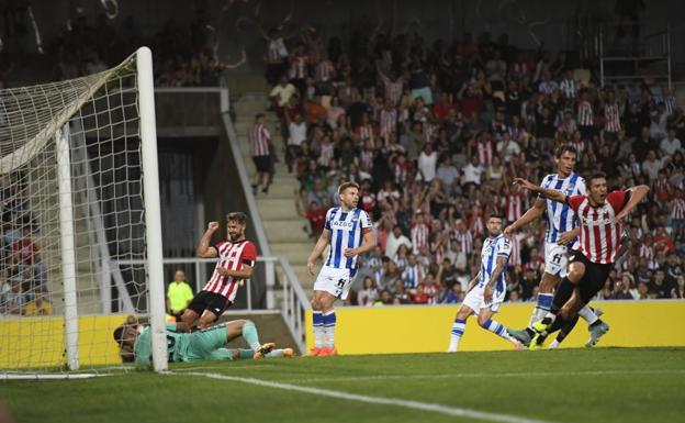 El Athletic celebra el gol de Vesga que ha dado la victoria al Athletic. 