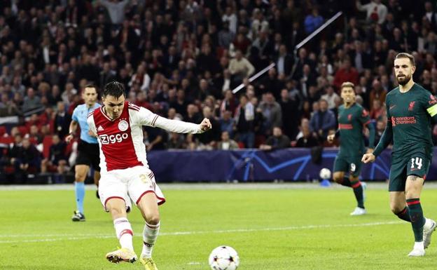 El jugador del Ajax Steven Berghuis en un partido ante el Liverpool. 