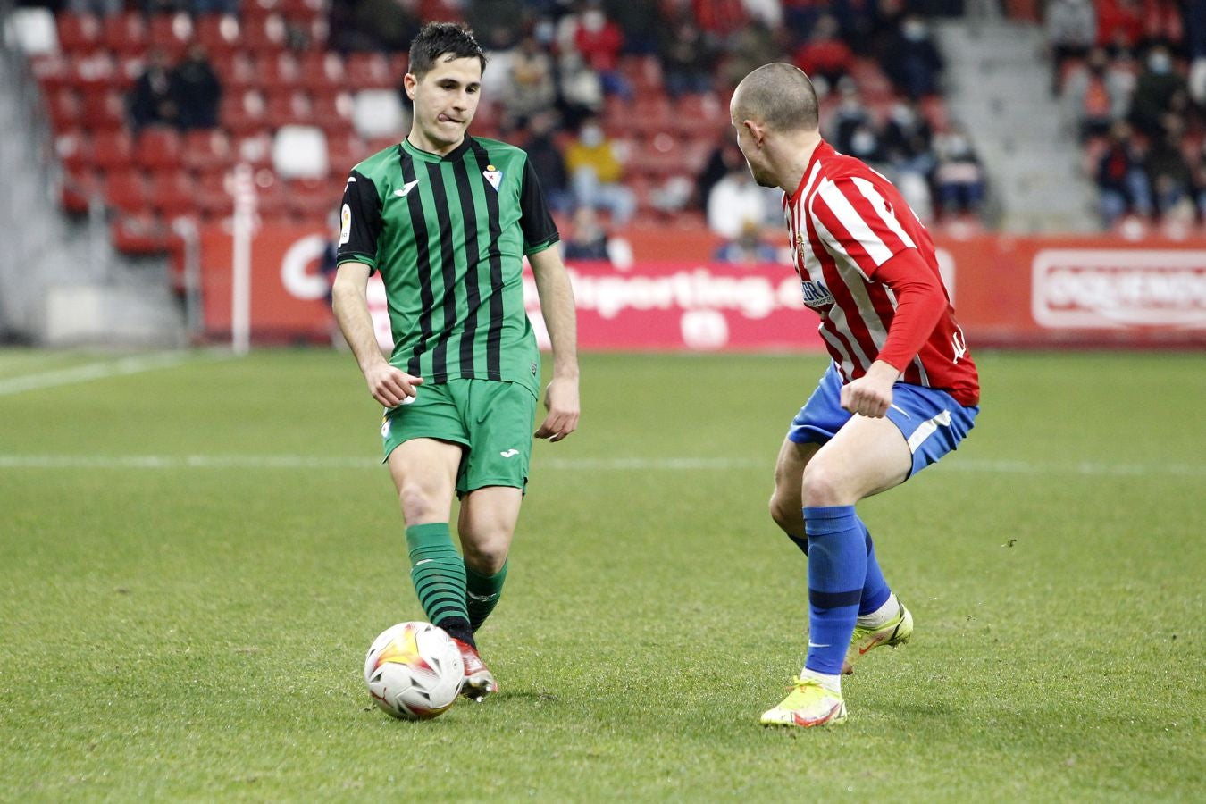 El Eibar, líder tras vencer al Sporting (0-1)