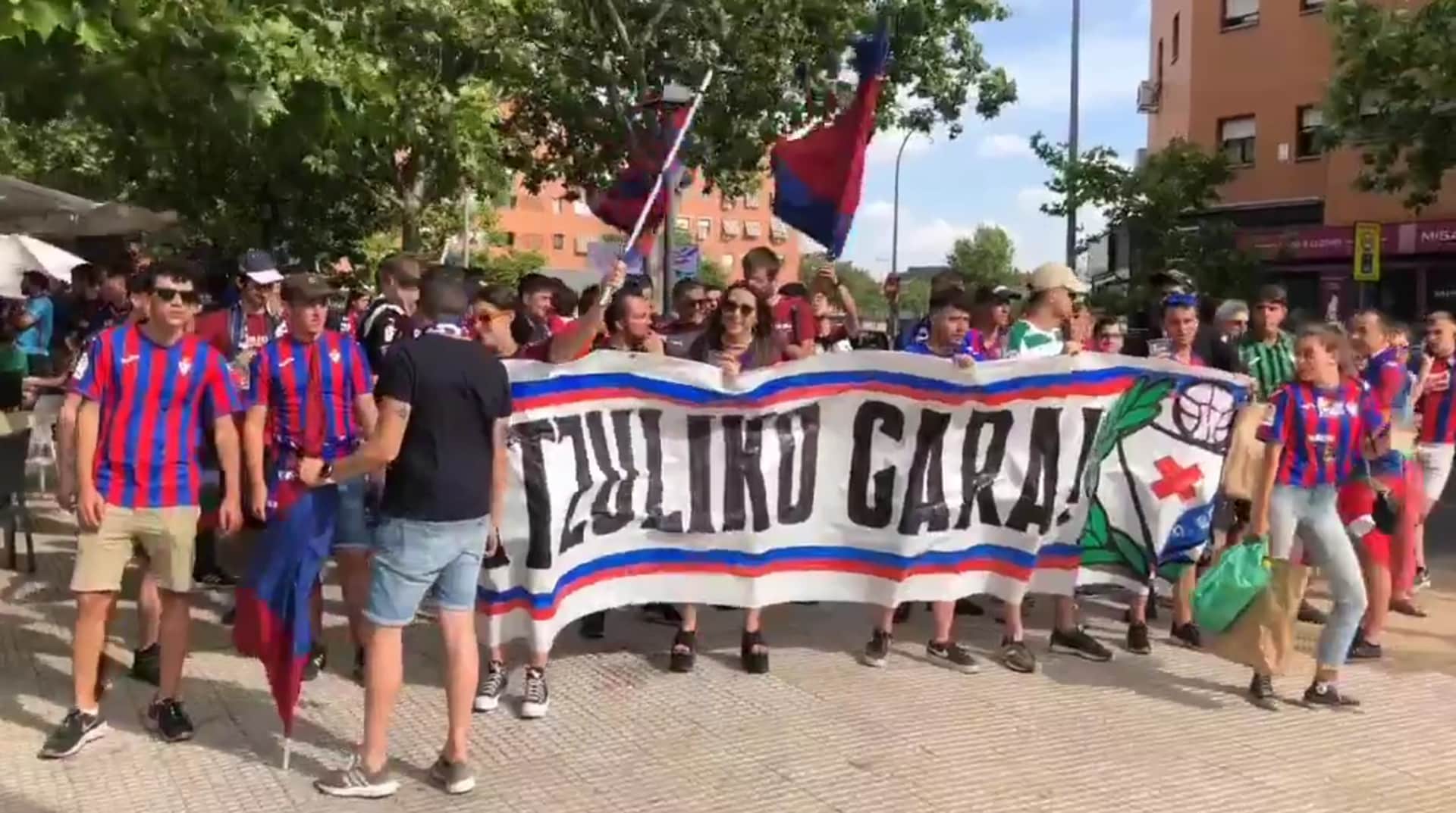 "Itzuliko gara!", el lema de la kalejira del Eibar en Alcorcón