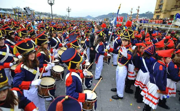 Un total de 26 centros y 3.000 niños participarán en el desfile por barrios de la Tamborrada Infantil