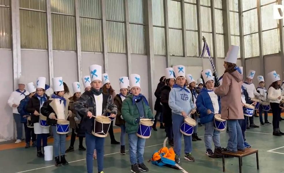 Alumnos del colegio Larramendi hacen sonar los primeros redobles