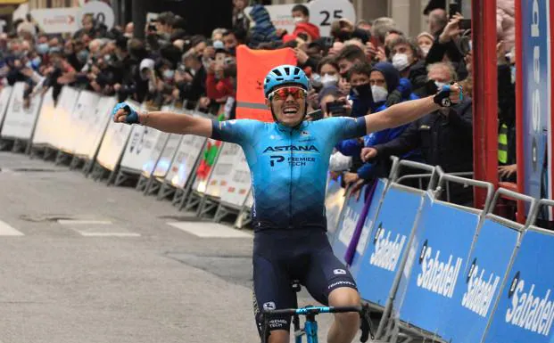 Alex Aranburu ganador de la 2ª etapa de la Itzulia entre Zalla y Sestao