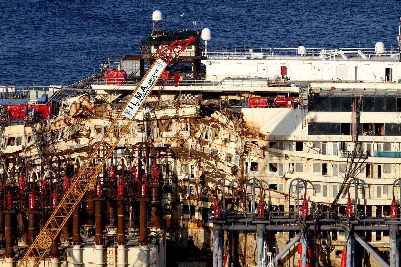 Fuga de combustible durante el reflote del Costa Concordia