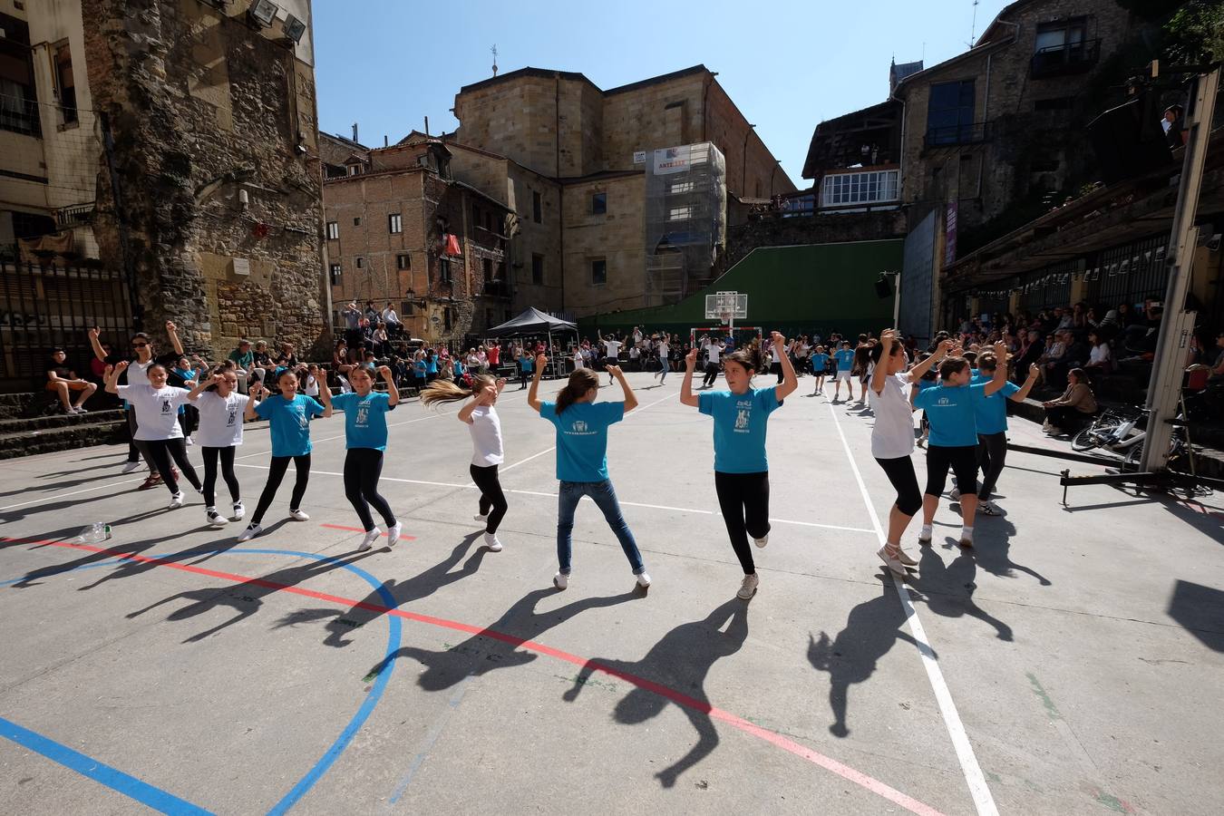 Variedad de actividades dentro de Olatu Talka