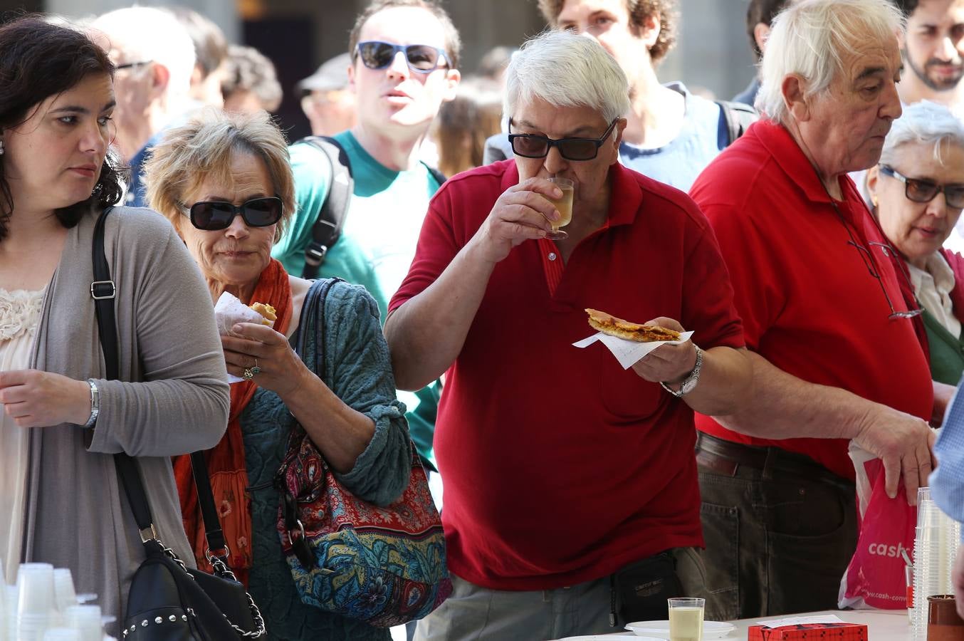 Variedad de folklore en Olatu Talka