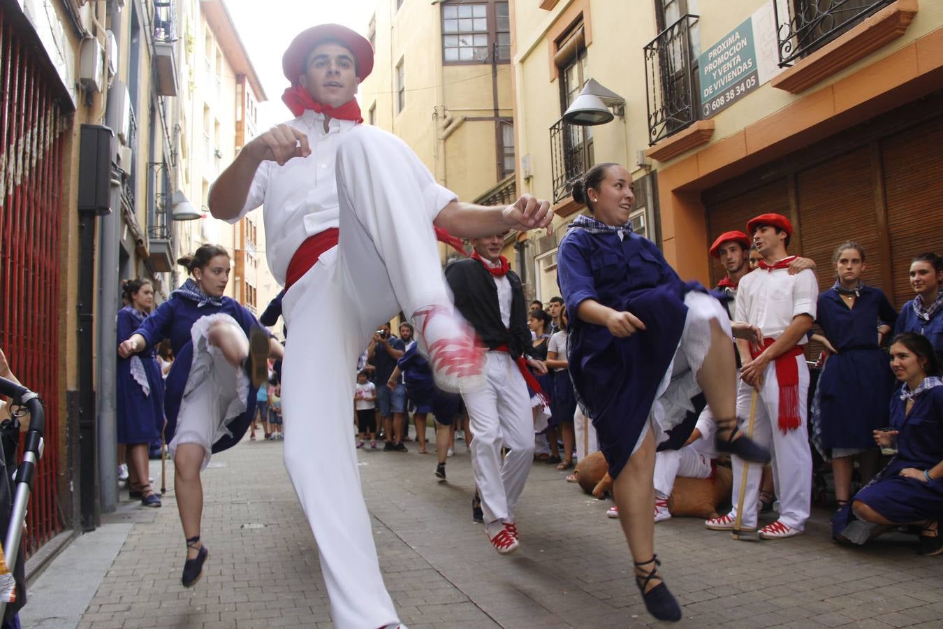 Último día para lucir el blanco y el rojo