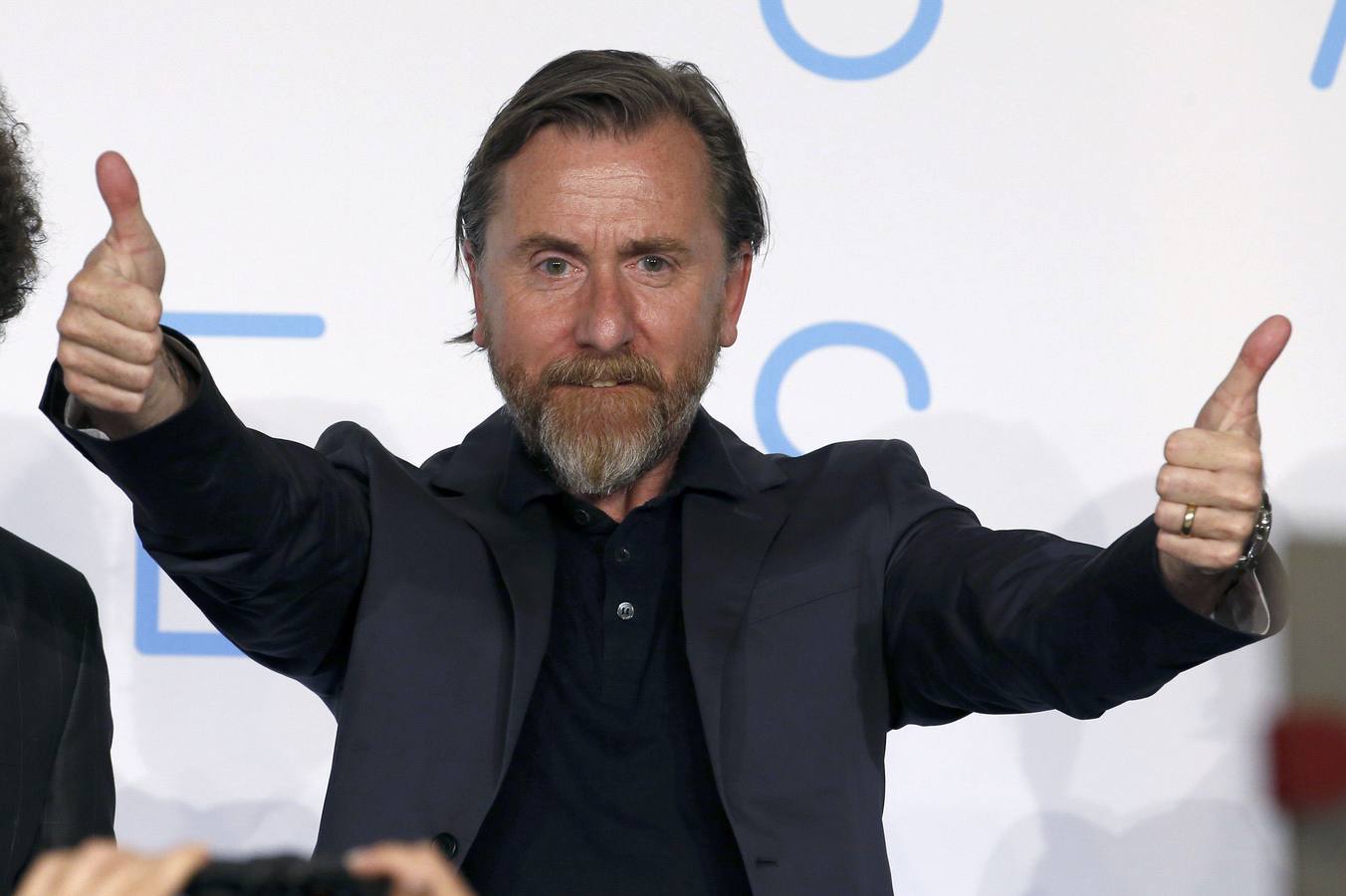 Tim Roth, Hugo Silva, Mario Casas y otros famosos que llegan hoy al Zinemaldia