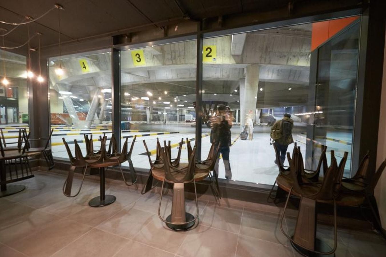 La estación de autobuses, al completo