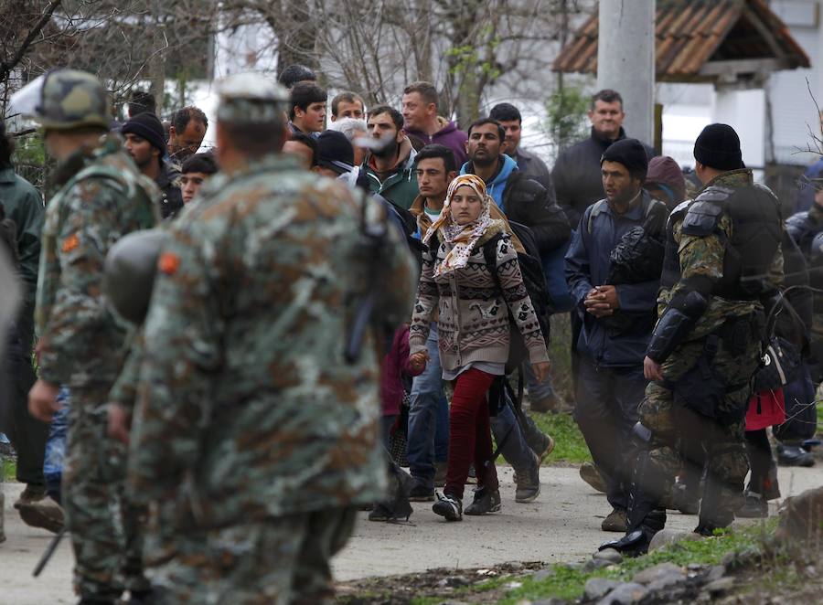 Inmigrantes retenidos con destino incierto