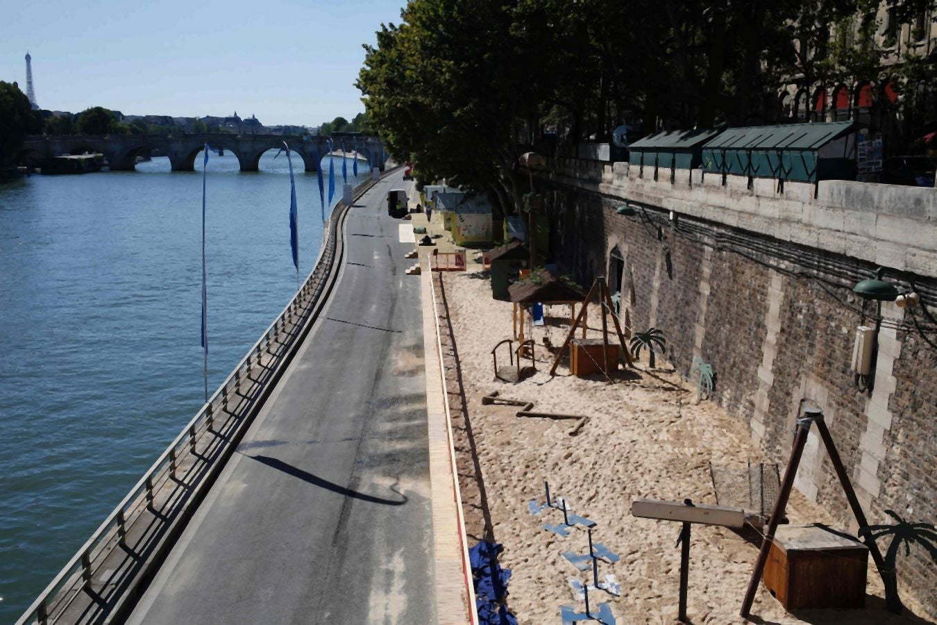 París vuelve a tener playa pero con grandes medidas de seguridad