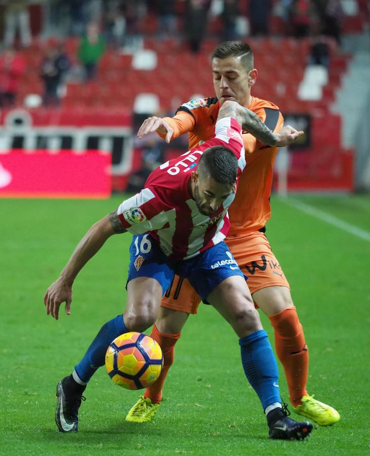 El Eibar vence al Sporting en un partido lleno de errores