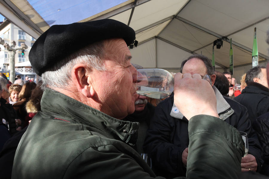 San Anton egunean txakolina jaun