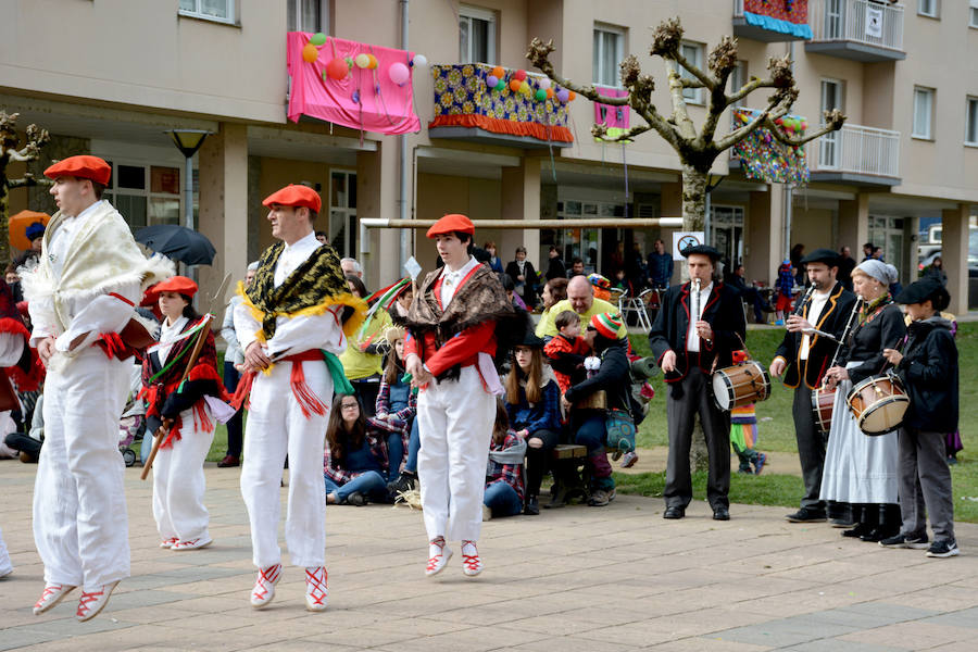 Giro ezin hobean ospatu zituzten atzo ihauteriak Litzartzan