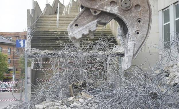 Avanza el derribo de los accesos al estadio de Anoeta